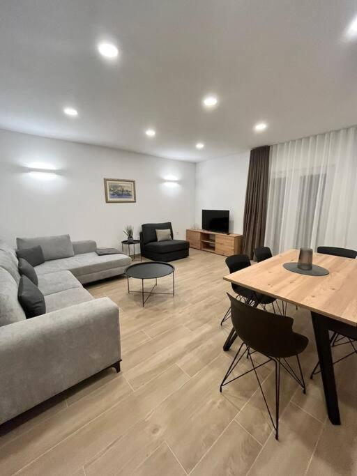 Blue With Shared Pool Apartman