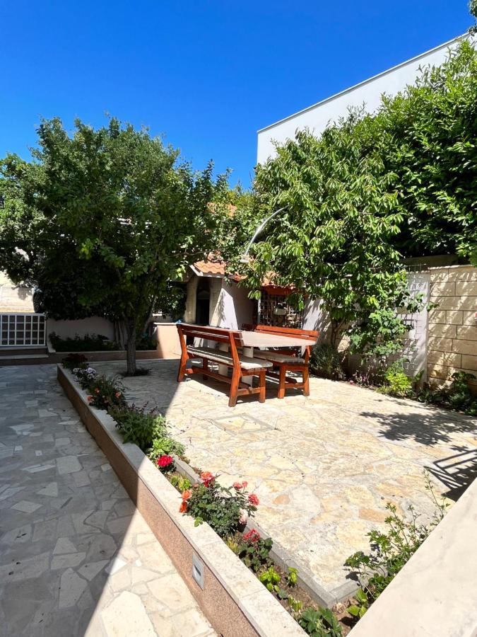 Blue With Shared Pool Apartman