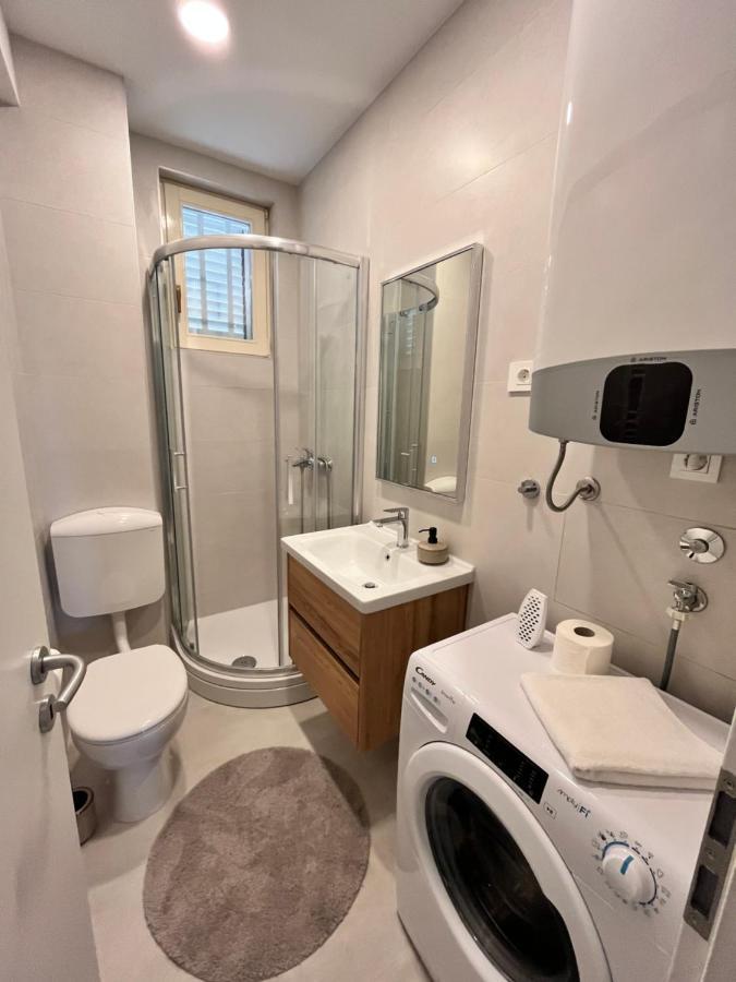 Blue With Shared Pool Apartman Split