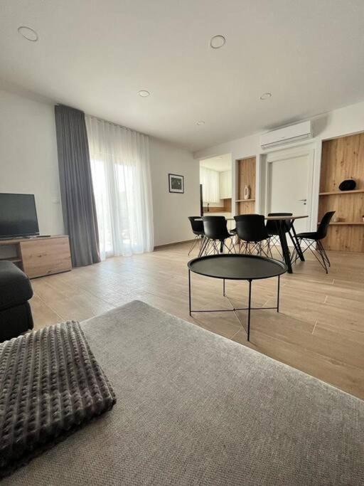 Blue With Shared Pool Appartement